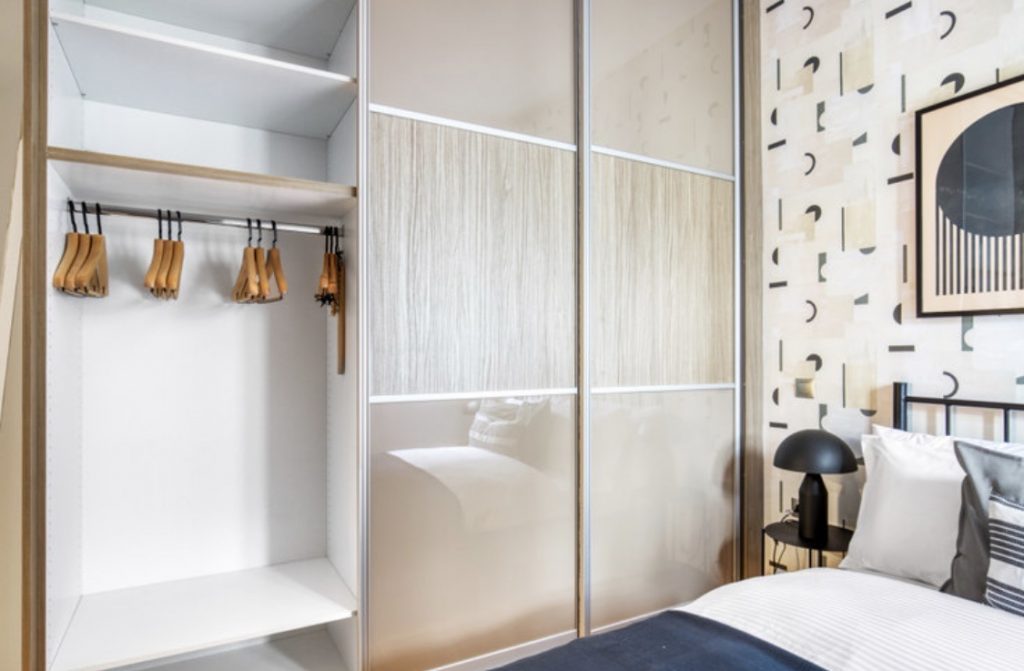 μοντέρνα-ντουλάπα-κρεββατοκάμαρας